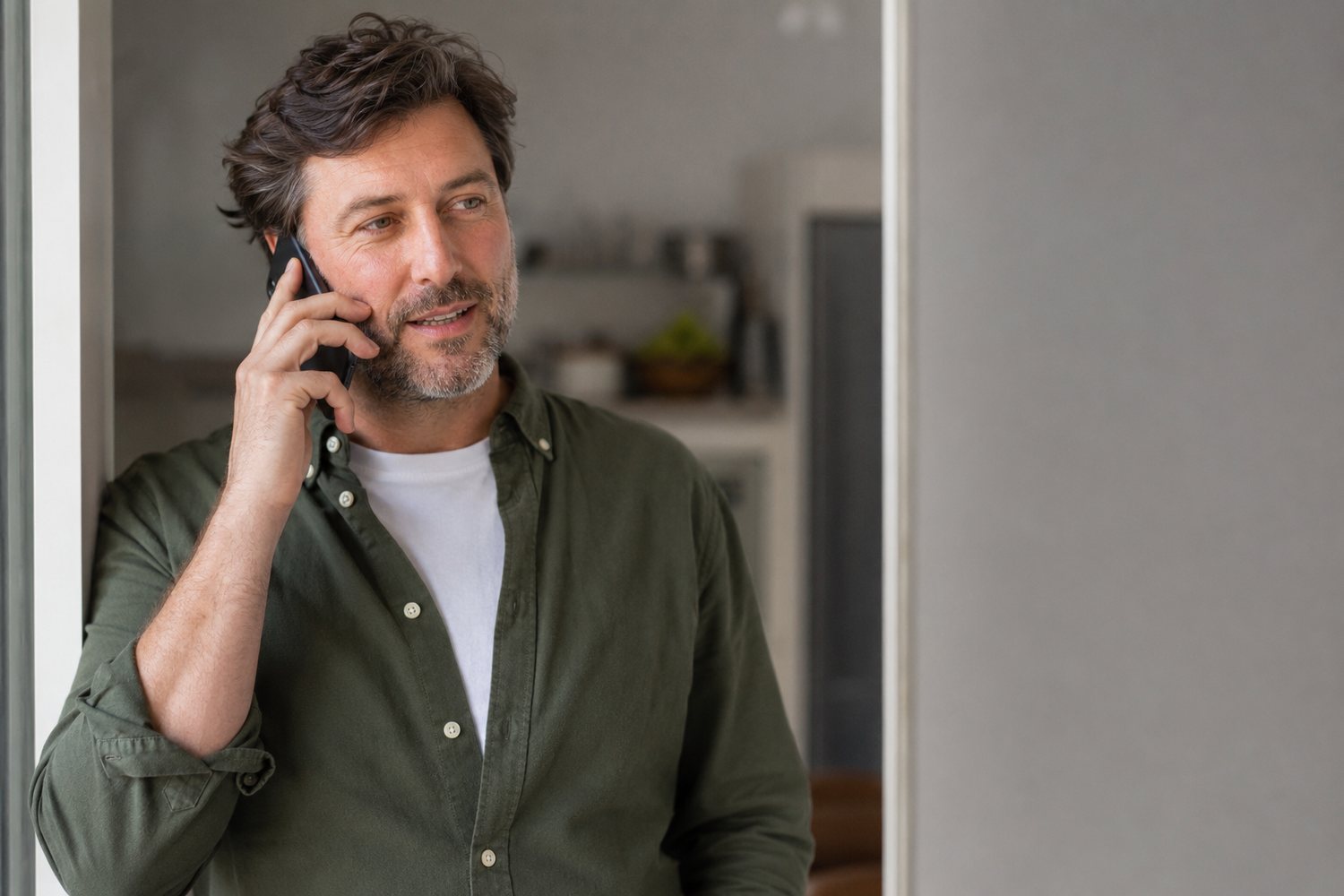 KI-Telefonassistent im Gespräch